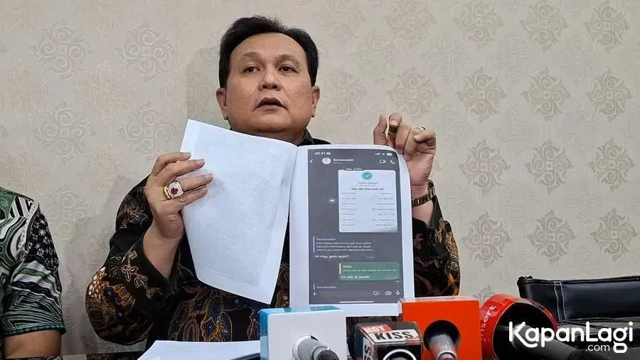Minola Sebayang Tunjukkan Bukti Transfer © KapanLagi.com/Fikri Alfi Rosyadi