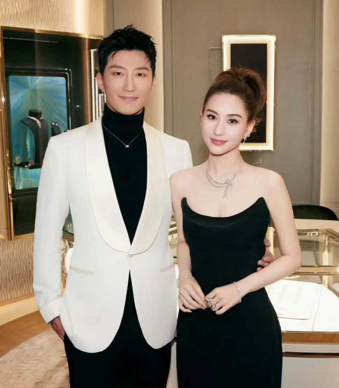 Dou Xiao dan He Chaolian/Instagram @shawndouxiaofans