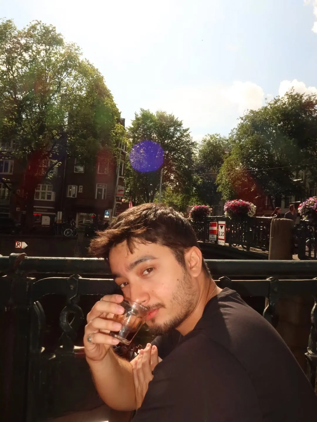 Bryan Domani Minum Kopi © instagram.com/bryandomani_bd_