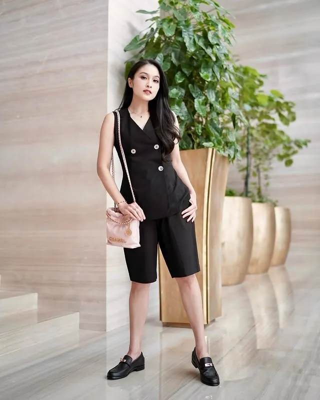 Sandra Dewi pakai celana pendek © instagram/sandradewi88