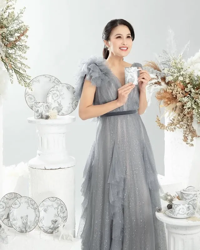 Sandra Dewi pakai dress silver © instagram/sandradewi88