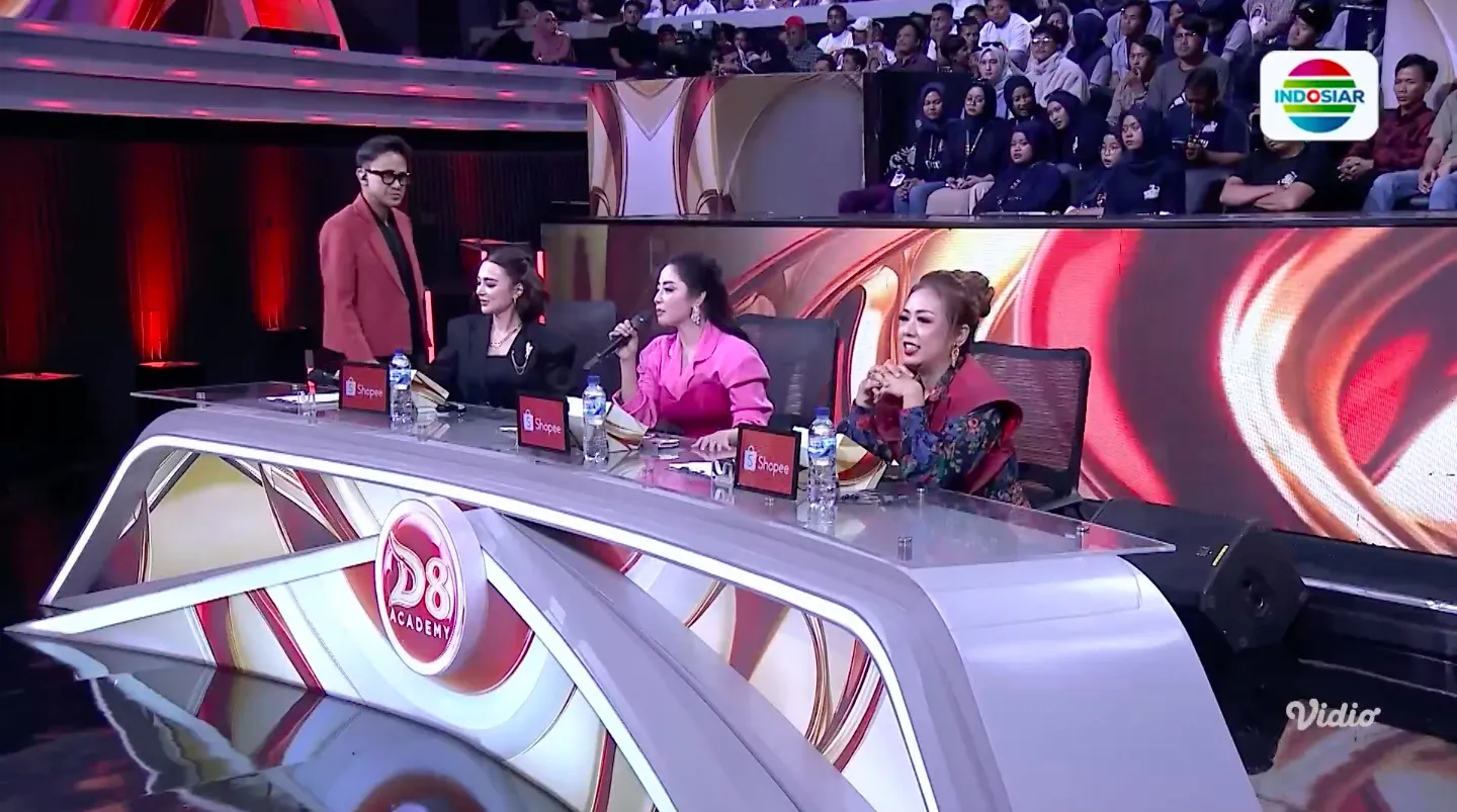 Wika Salim, Dewi Perssik dan Soimah di Panggung Dangdut Academy 8 (cr: Indosiar)