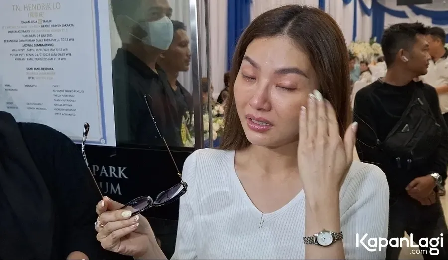 Sarwendah Menyeka Air Mata © KapanLagi.com/Fikri Alfi Rosyadi