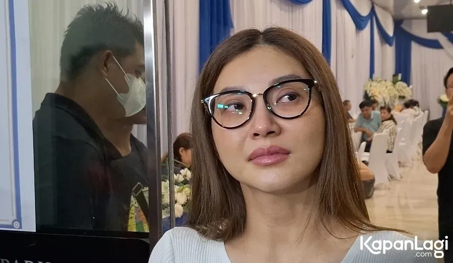 Sarwendah Menahan Air Mata © KapanLagi.com/Fikri Alfi Rosyadi