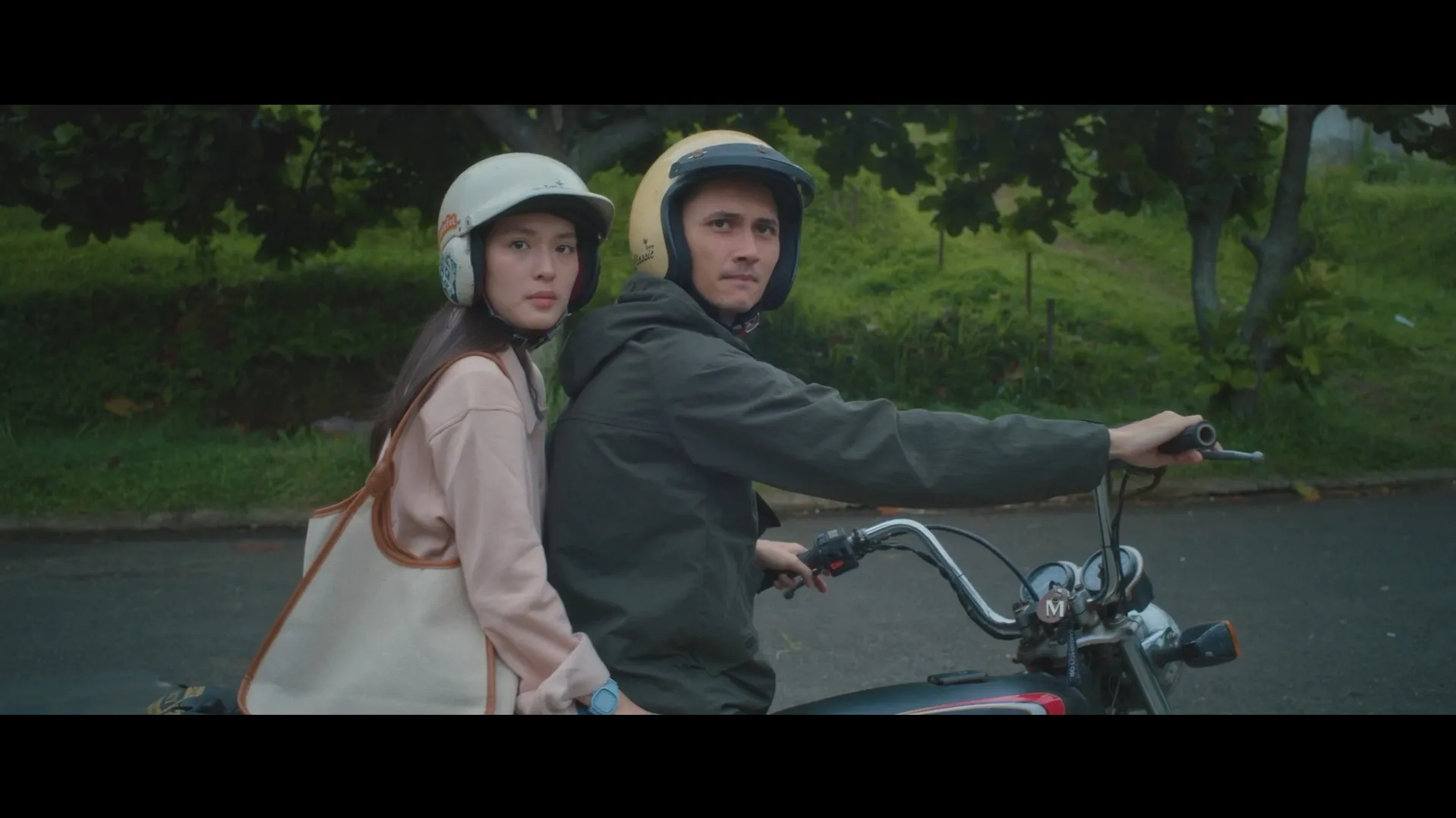 Still adegan DAN BANDUNG (credit: Verona Films)