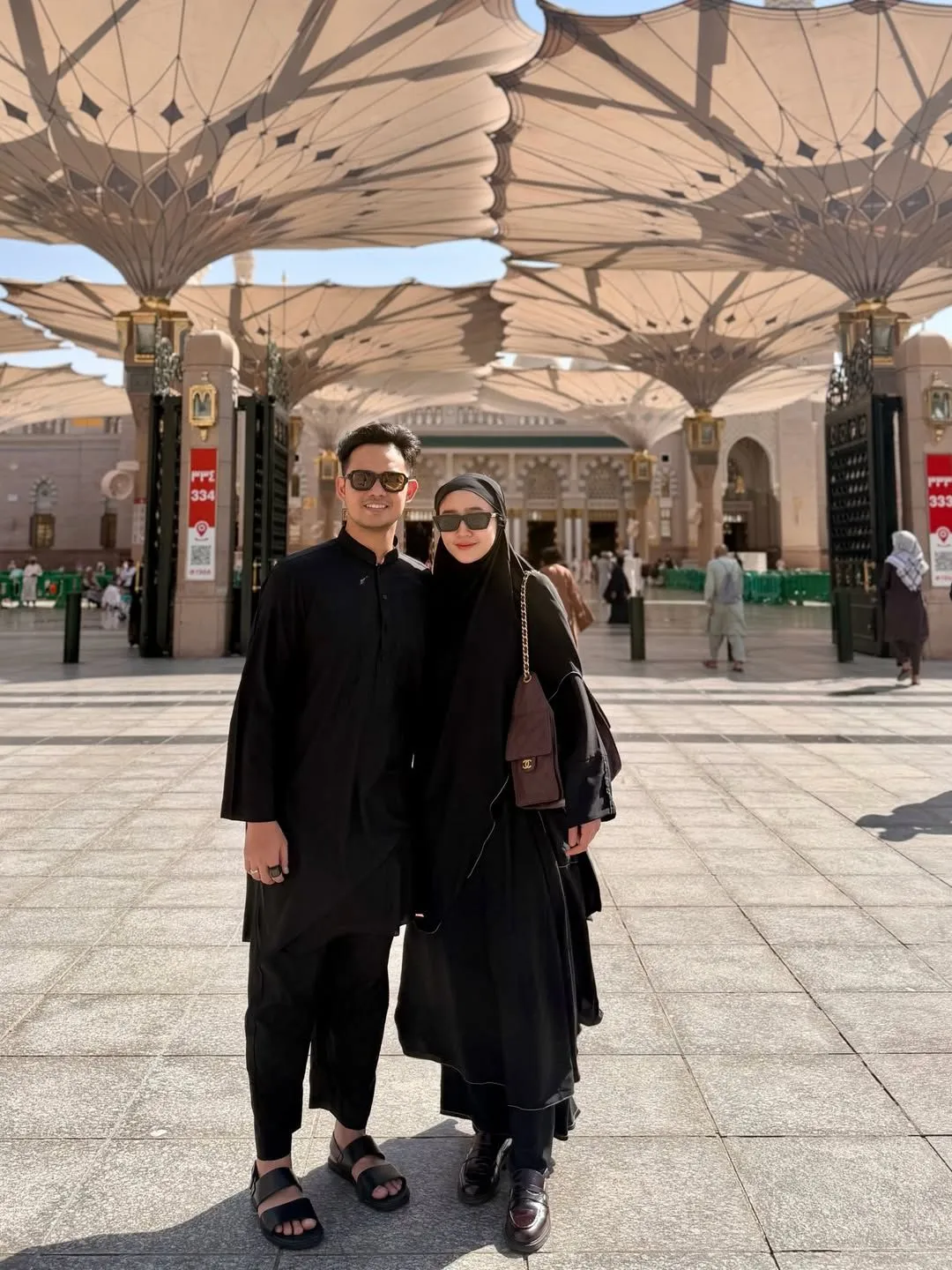 Febby Rastanty: Umrah Perdana di Madinah yang Tak Ingin Berakhir  (credit: Instagram.com/febbyrastanty)