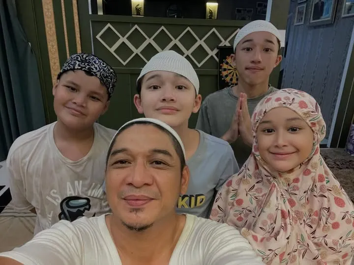 Pasha Ungu: Tarawih Bersama Keluarga di Rumah (credit: Instagram.com/pashaungu_vm)