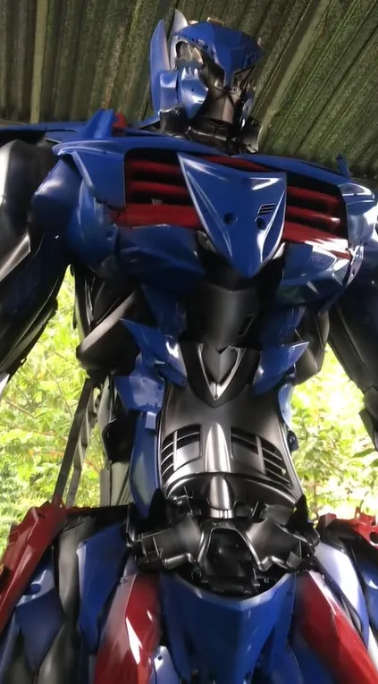Seniman Gunung Kidul Ubah Limbah Jadi Robot Transformer (credit: Tiktok/gelaskosong_79)