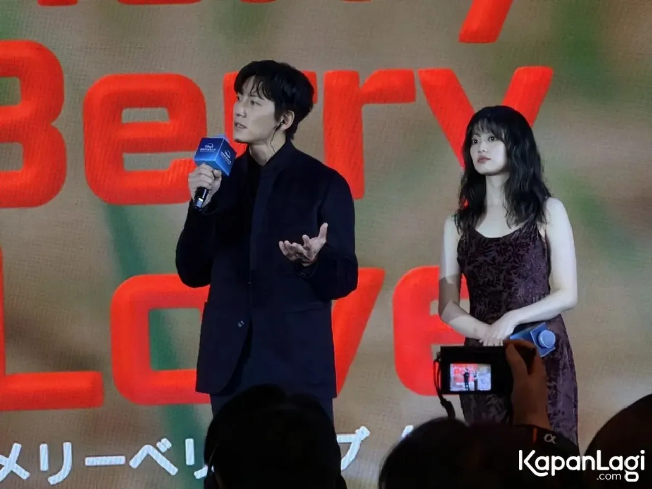 Ji Chang Wook Pegang Mic © KapanLagi.com/Nurohman Sidiq