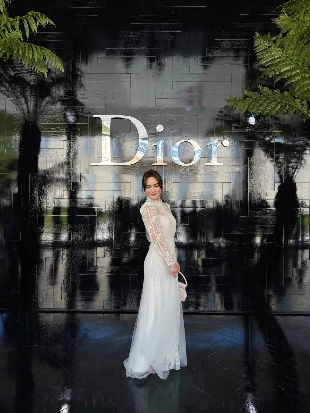 Shandy pakai dress putih © instagram.com/shandyaulia
