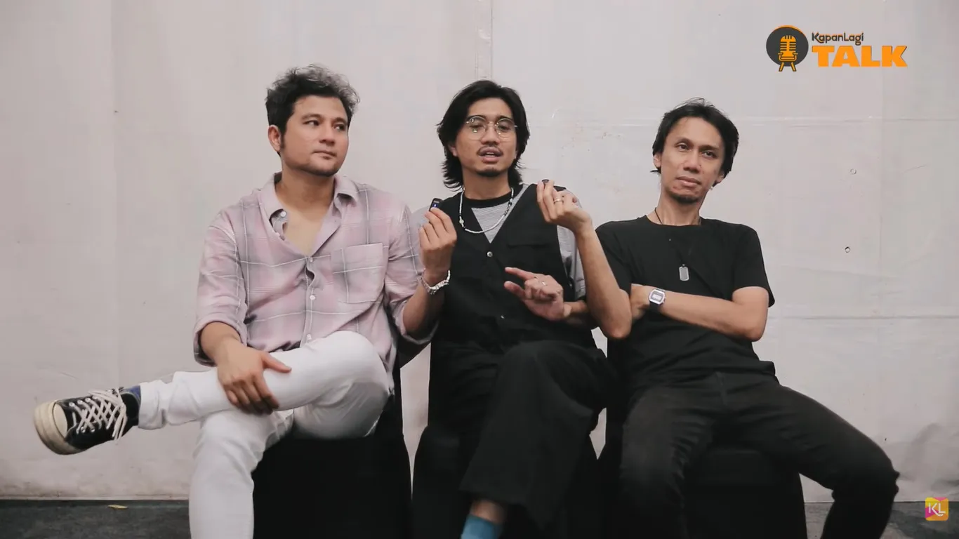 Member Sheila On 7 di Backstage KLBB 2026 (credit: Kapanlagi.com/Roky Marcelino)