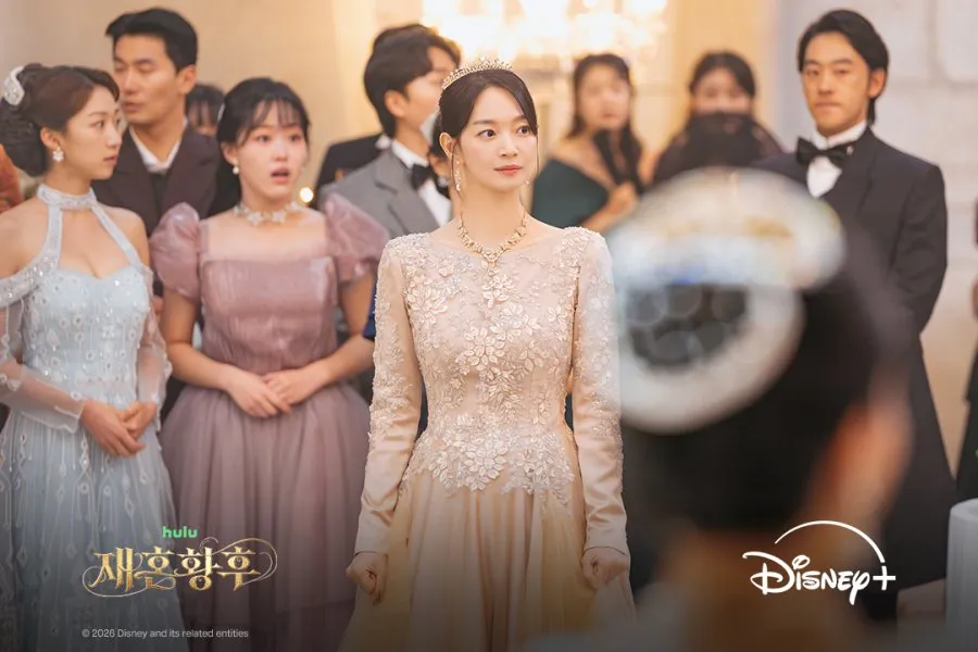 Shin Min Ah di THE REMARRIED EMPRESS. (disney+)