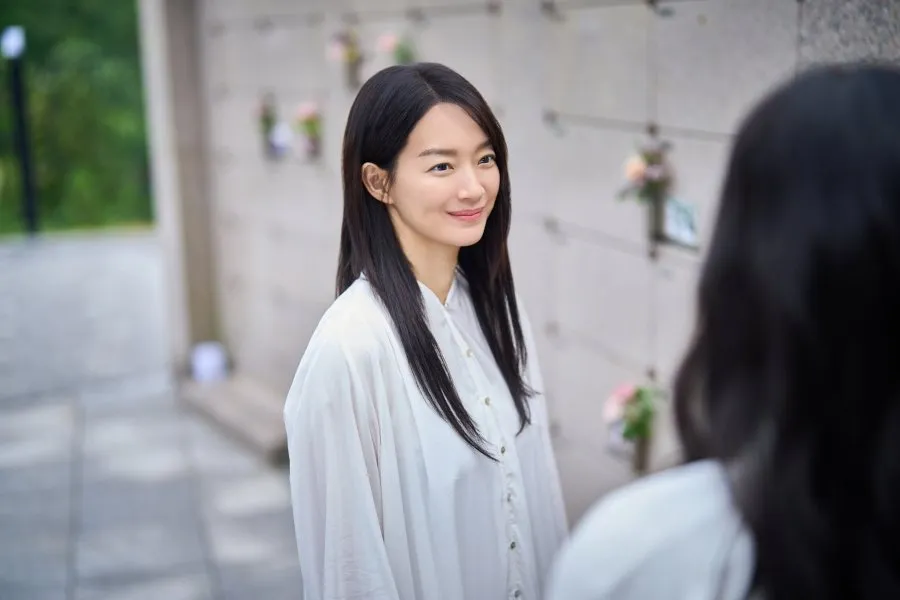 shin min ah tersenyum/mydramalist.com