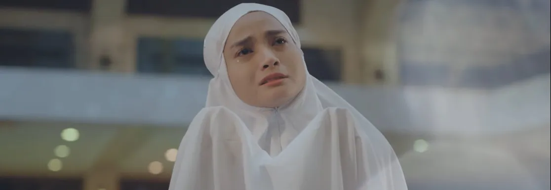 Keputusan Anggie mualaf di film AIR MATA MUALAF (credit: Youtube.com/Merak Abadi Productions)