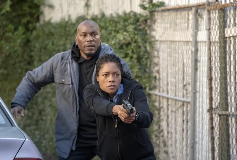 Aksi mendebarkan film BLACK AND BLUE (credit: Screen Gems)