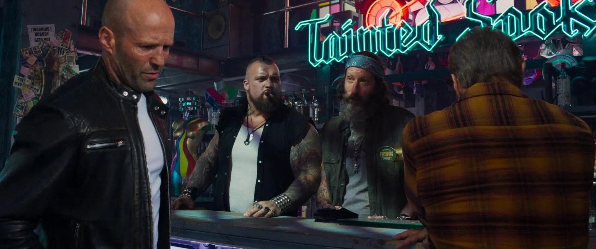 Persenjataan Lengkap dan Keterampilan Mematikan (credit: Millennium Media)