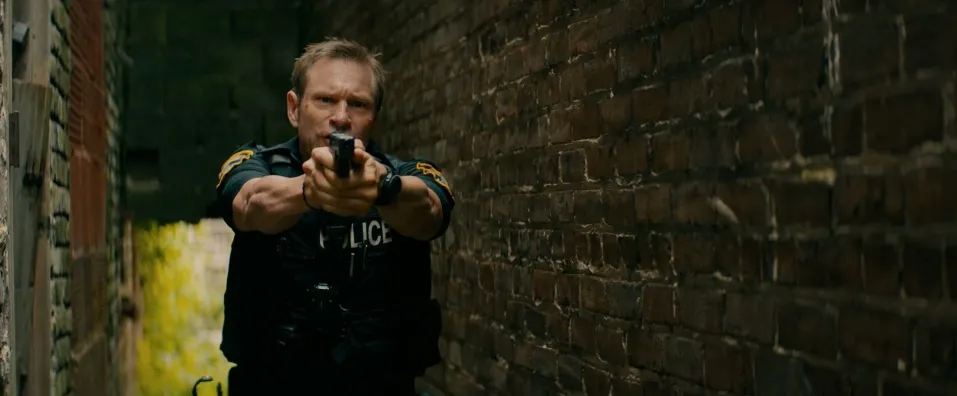 Sinopsis Film LINE OF DUTY yang Tayang di TV Malam Ini (credit: imdb)