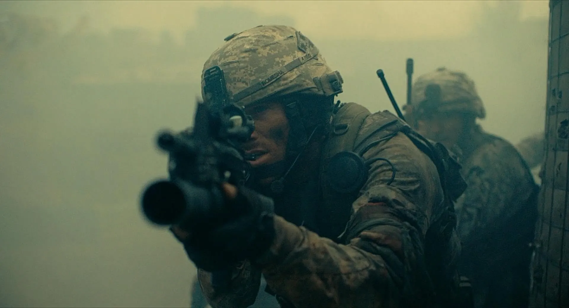 Pertempuran di film THE OUTPOST (credit: Screen Media Films)