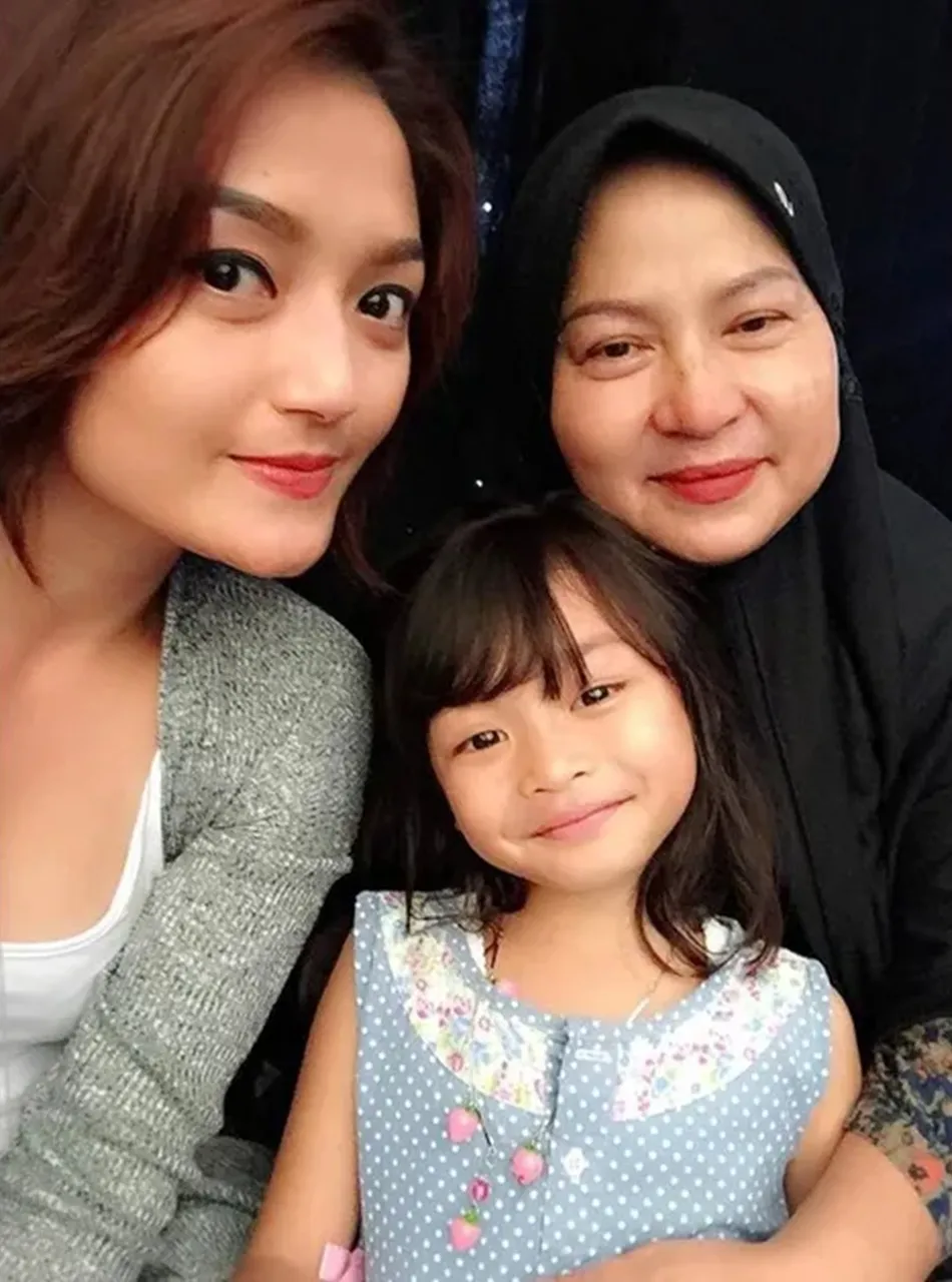 instagram.com/sitibadriahh