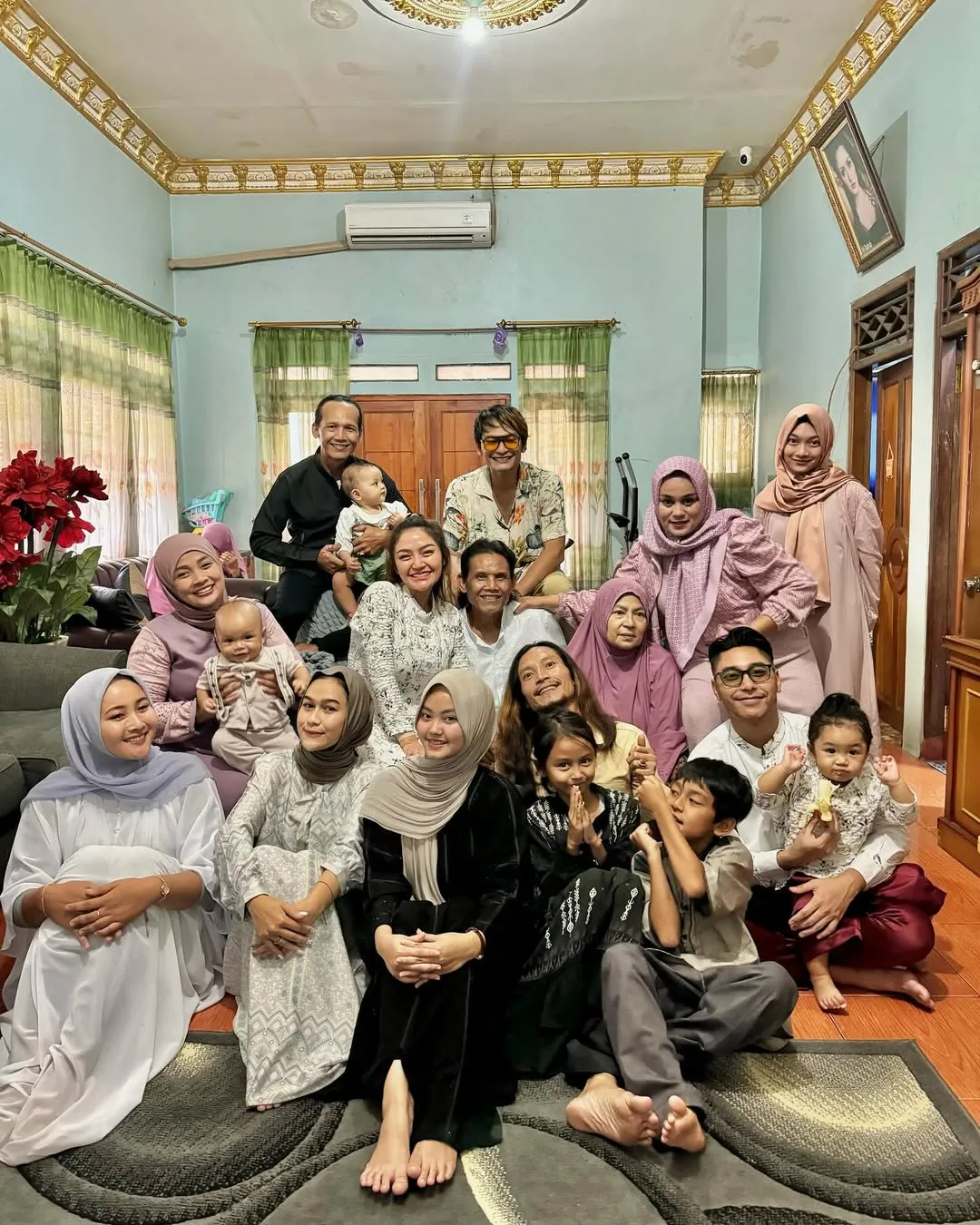 instagram.com/sitibadriahh