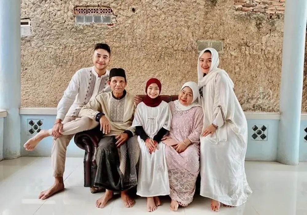 instagram.com/sitibadriahh