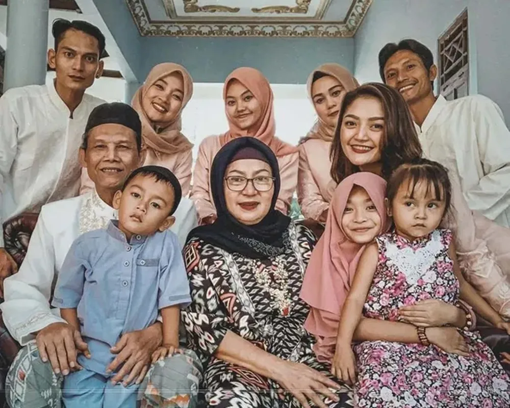 instagram.com/sitibadriahh