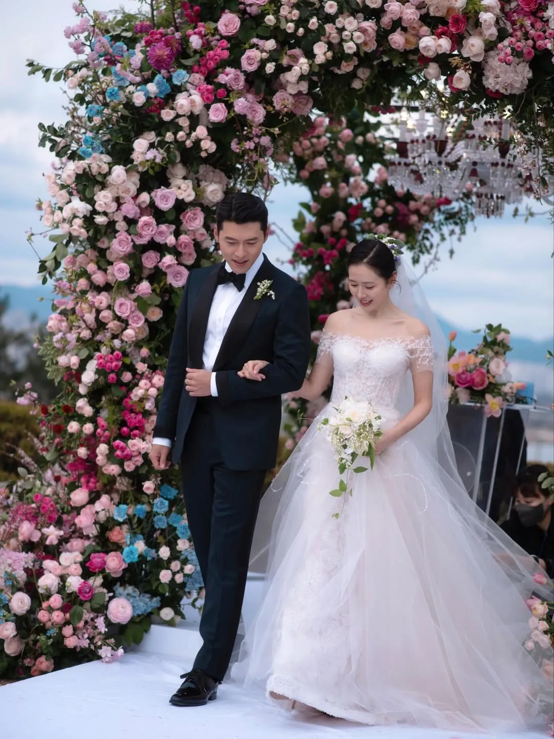 Son Ye Jin tulis caption romantis (credit: instagram/yejinhand)