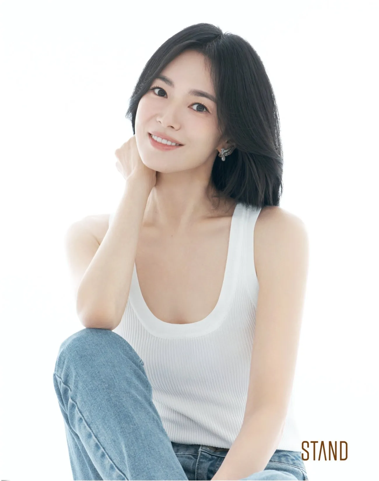 Potret Song Hye Kyo foto profil agensi baru di 2026. (STAND)
