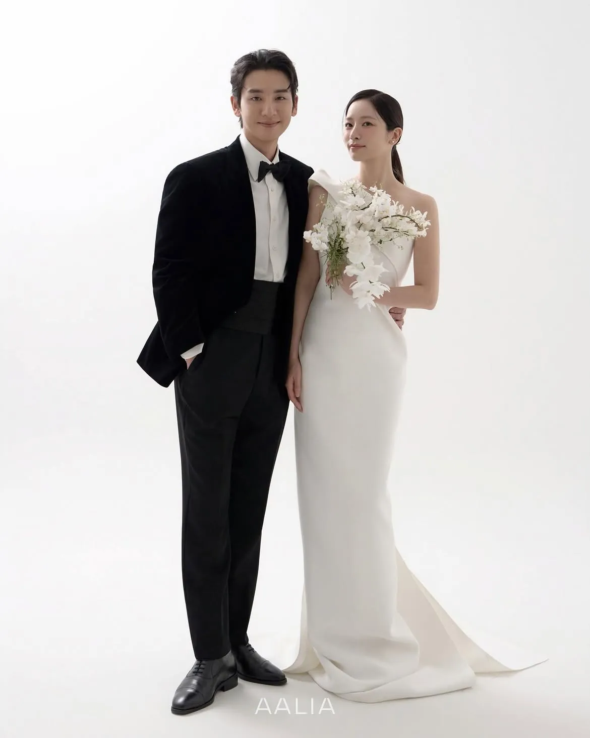 Foto Prewedding Song Ji Ho dan Kim So Ri (credit: Inyeon Entertainment)