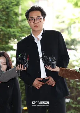 minho setelan gelap/SpotTVnews
