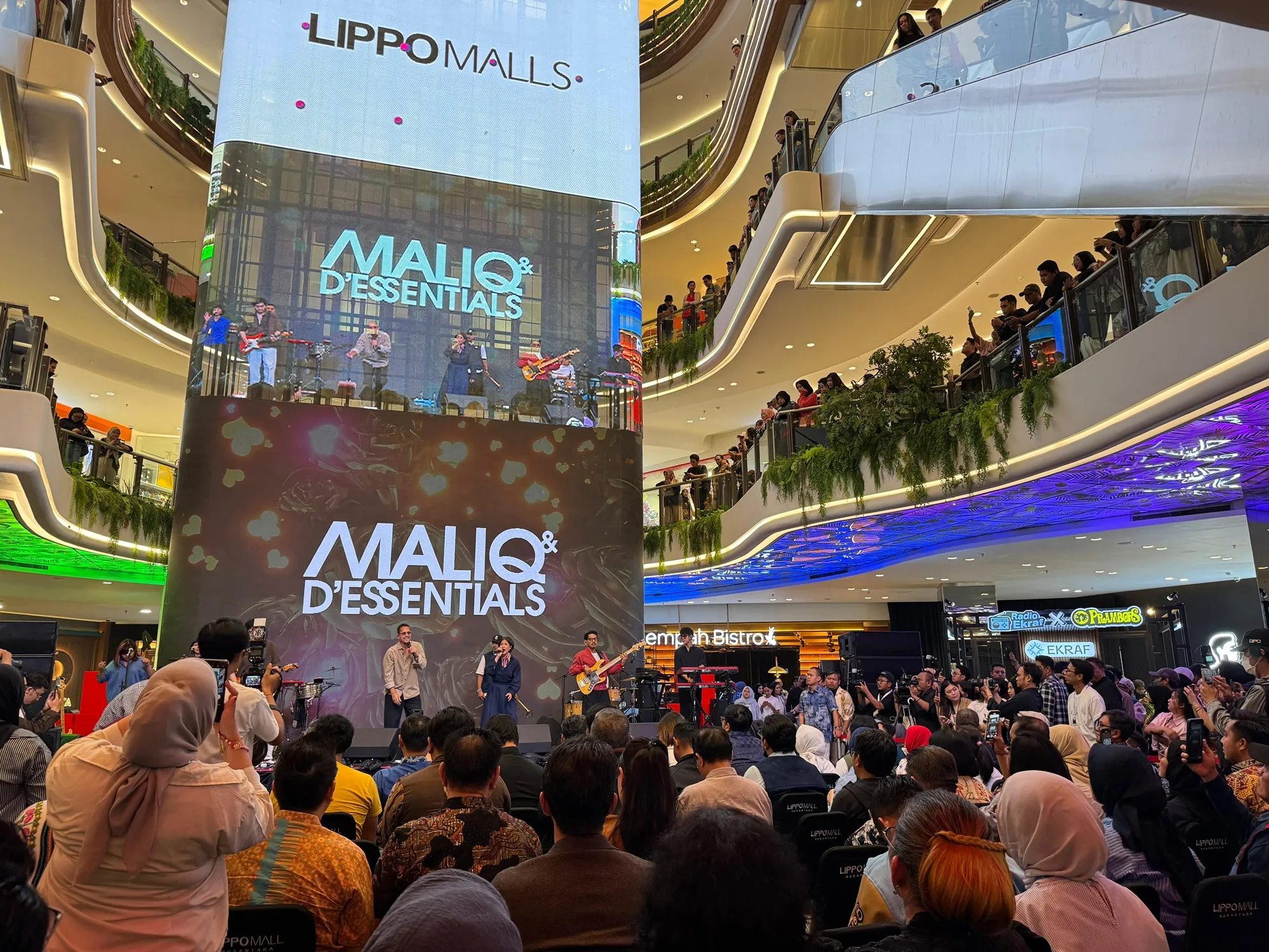 Maliq & D’Essentials © instagram.com/ekraf.ri