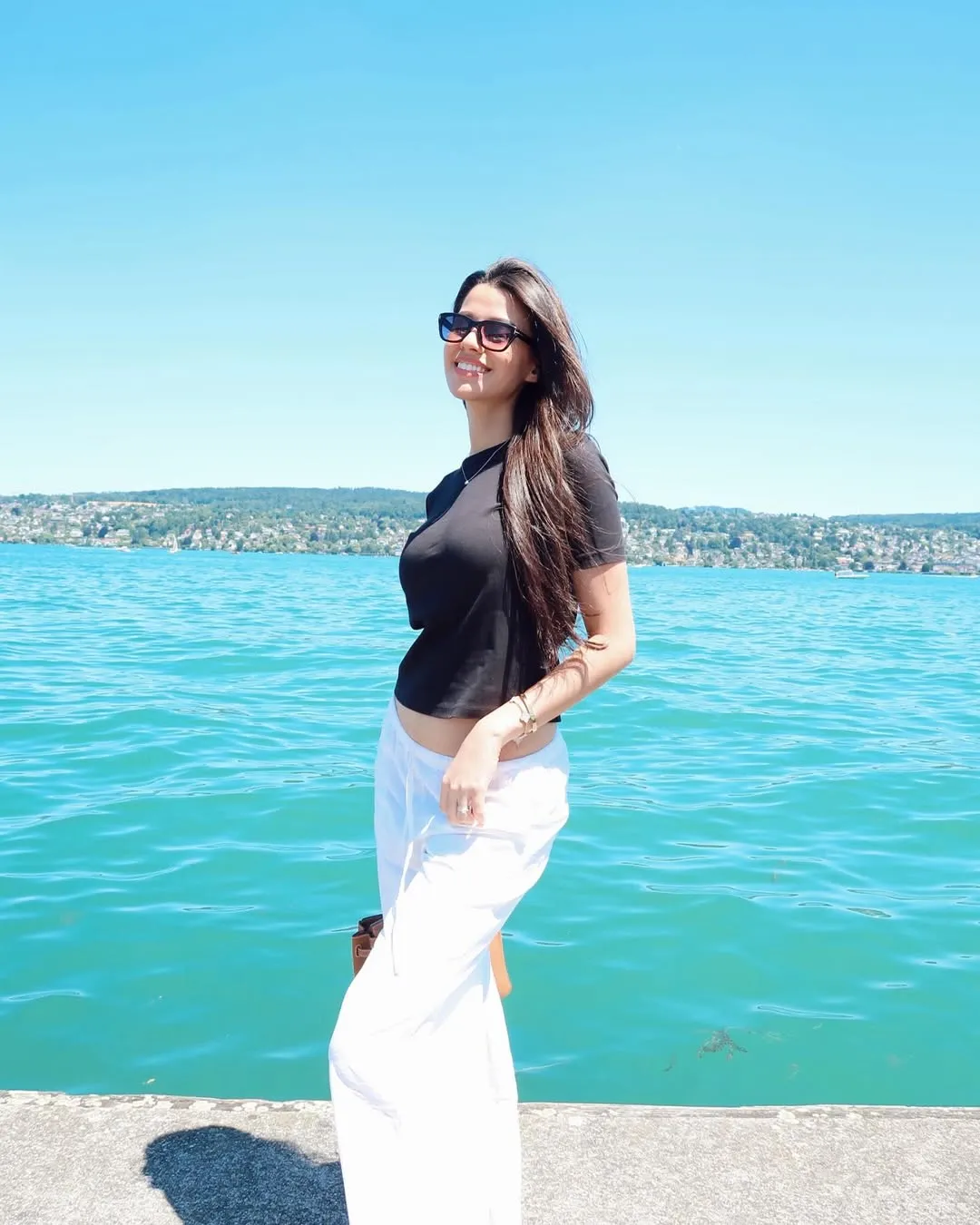 Kecantikan Susan Sameh Tampil Kasual (Cr:Instagram.com/susansameeh)