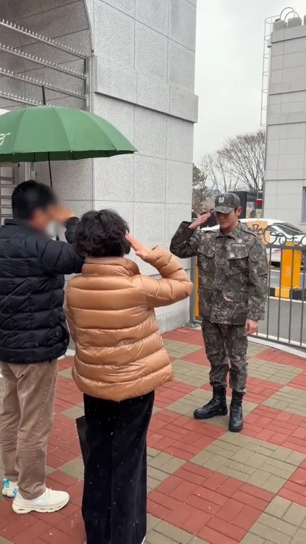 Taeyong NCT Resmi Selesaikan Wamil (credit: instagram/nct)