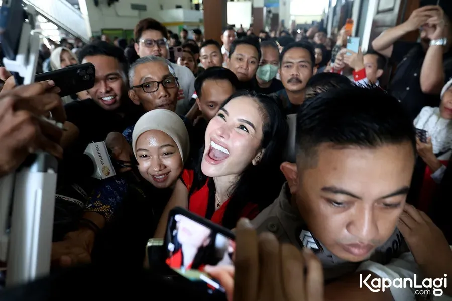 Nikita Mirzani tertawa lebar © KapanLagi.com/Budy Santoso