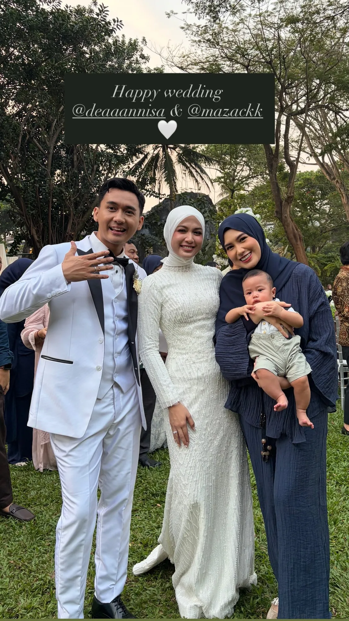 Ochi Rosdiana di pernikahan Dea © instagram.com/ochi24