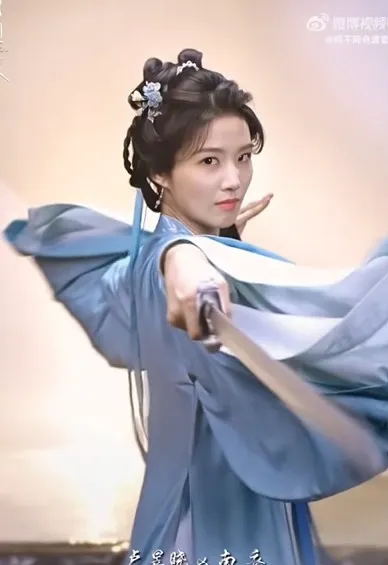 gaun biru/weibo