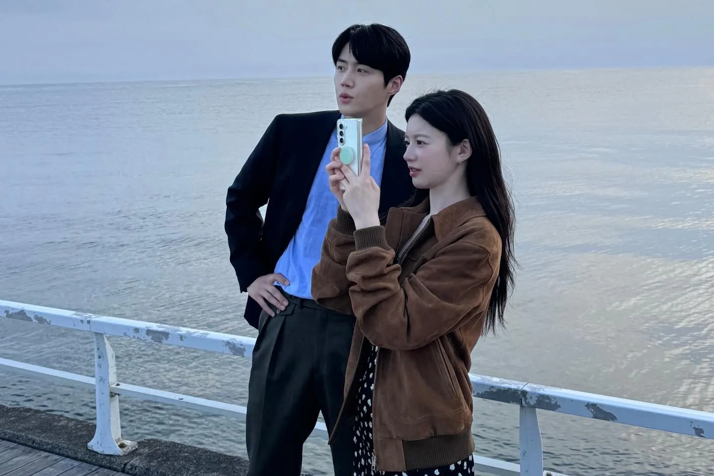 Go Youn Jung dan Kim Seon Ho  (credit: Instagram.com/goyounjung/)