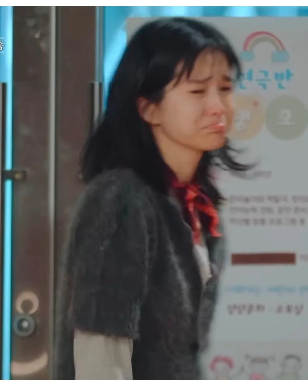 Momen Kim Tae Ri menangis setelah kelas berakhir / youtu.be/tvN Joy