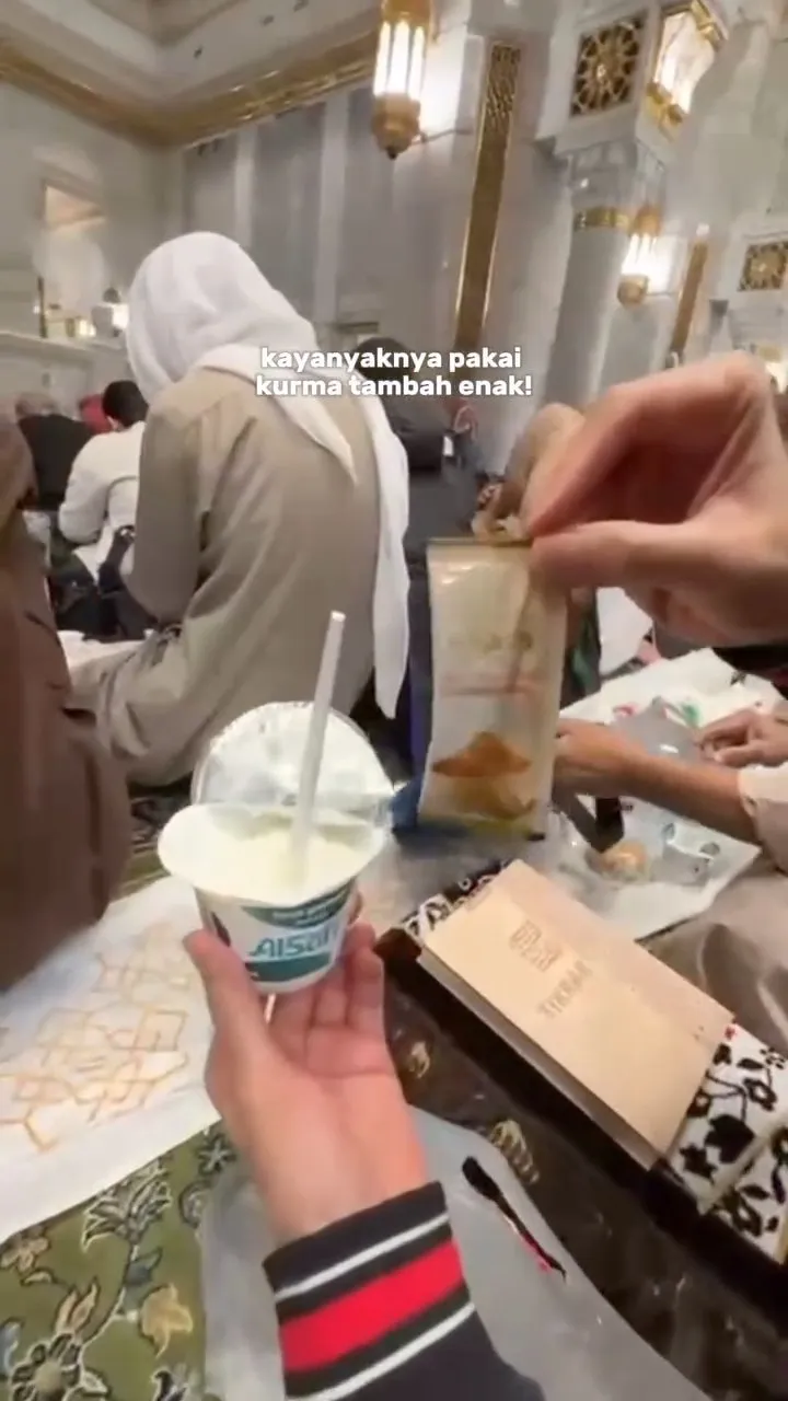Yogurt dan toping rempah menu berbuka puasa (credit: Instagram.com/teukuwisnu/)