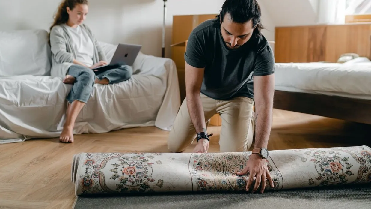 Tips Memilih Karpet untuk Membuat Lantai Terasa Lebih Nyaman Saat Musim Hujan (Sc: Pexels)