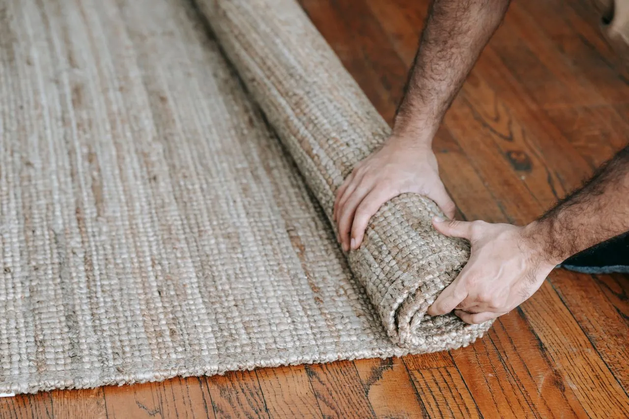 Tips Memilih Karpet untuk Membuat Lantai Terasa Lebih Nyaman Saat Musim Hujan (Sc: Pexels)