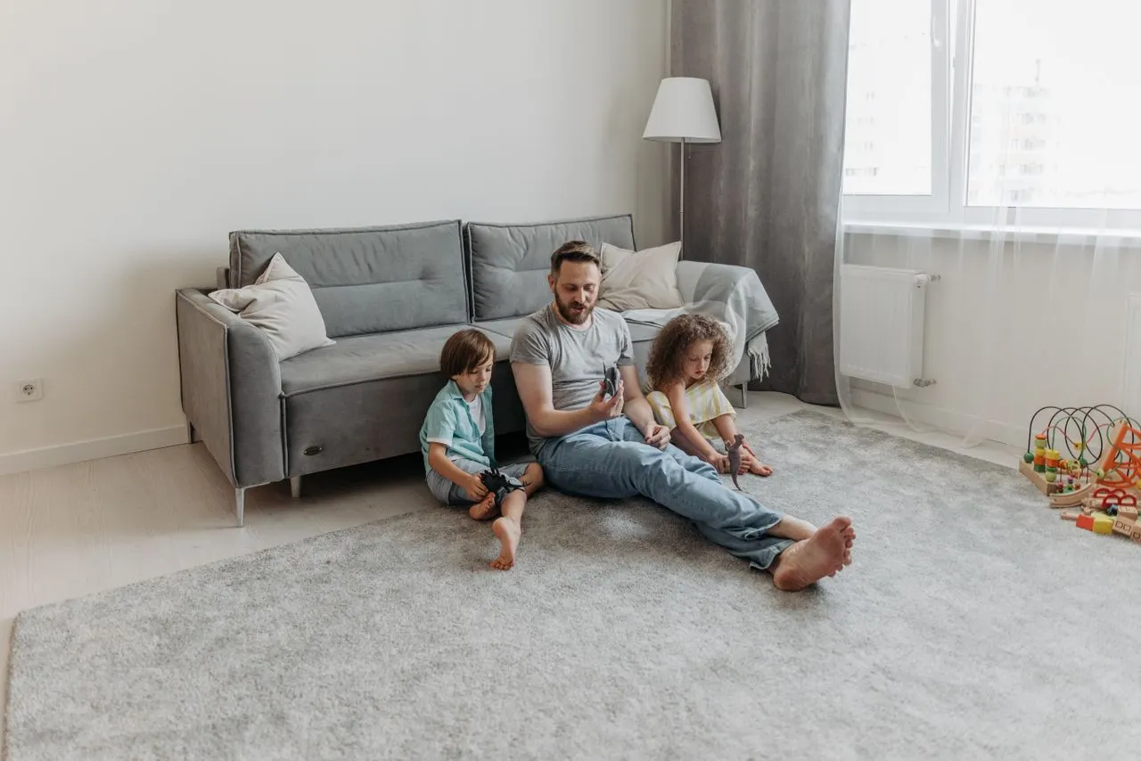 Tips Memilih Karpet untuk Membuat Lantai Terasa Lebih Nyaman Saat Musim Hujan (Sc: Pexels)