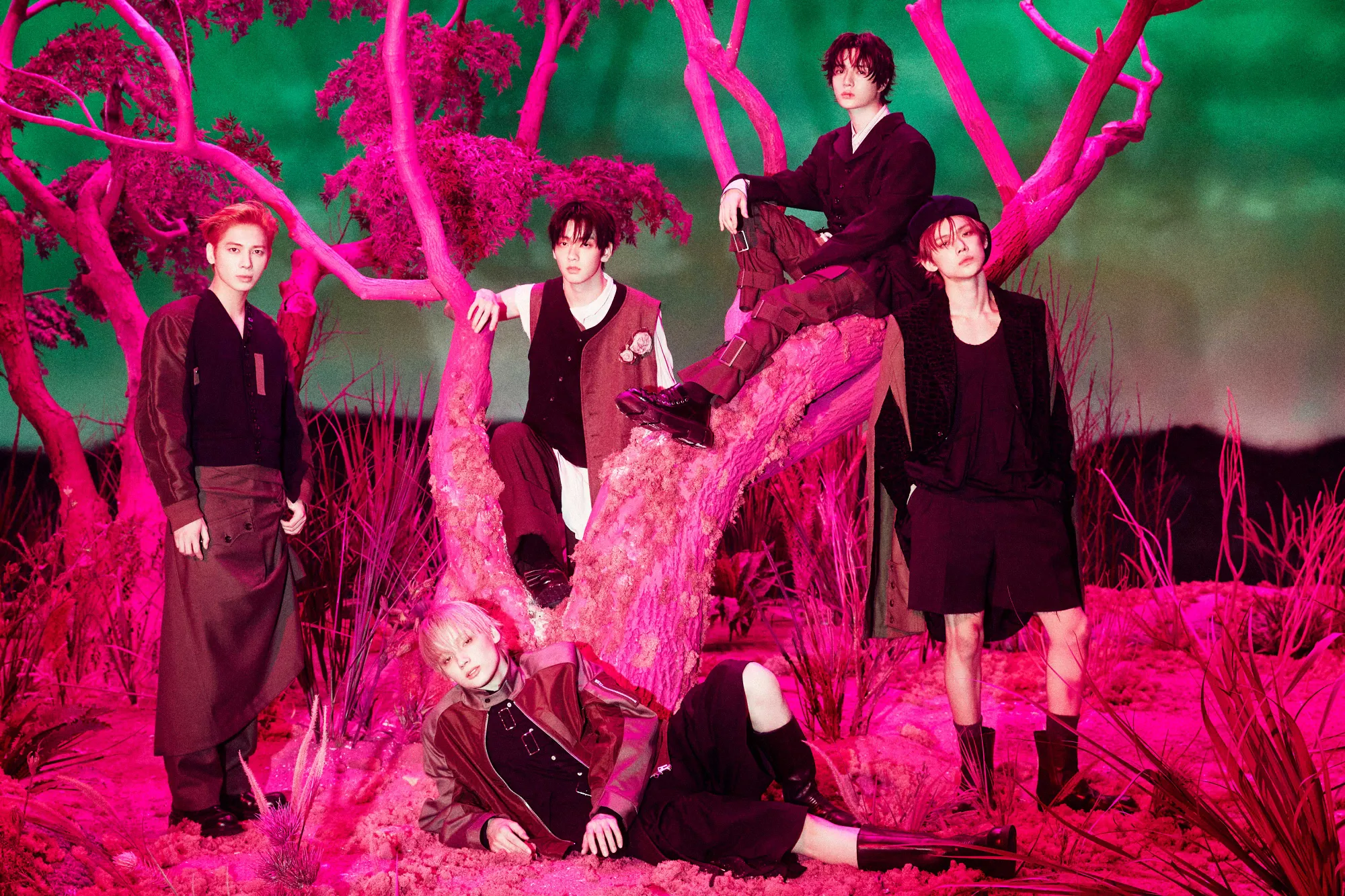 TXT concept photo tampak keren dengan visualnya/BIGHITMUSIC