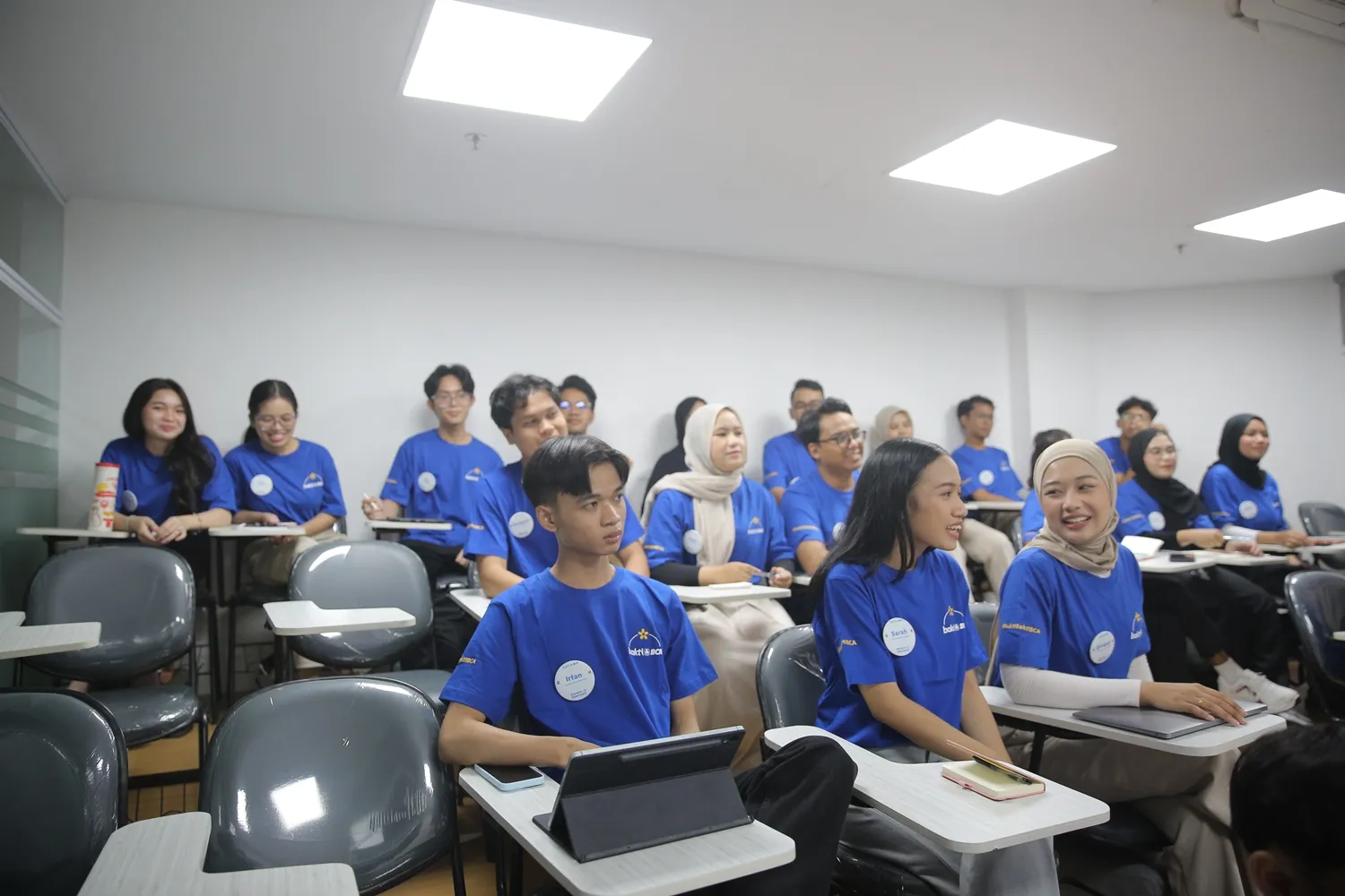 Persiapan para finalis sebelum memasuki sesi presentasi di hadapan panelis. (c) Adrian Utama Putra/KapanLagi.com