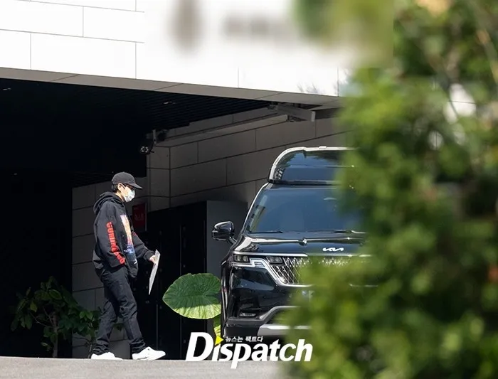 T.O.P Kepergok Kencan (credit: Dispatch)