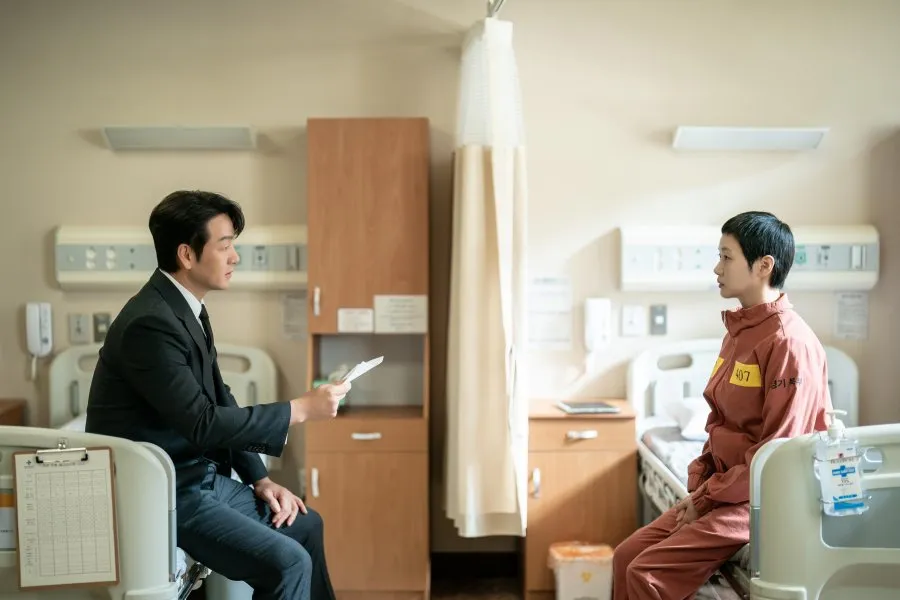 Kim Go Eun di rumah sakit (c) Netflix