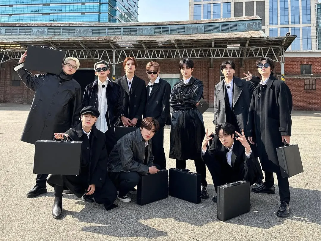 Treasure comeback dengan treasure map/instagram @yg_treasure_official