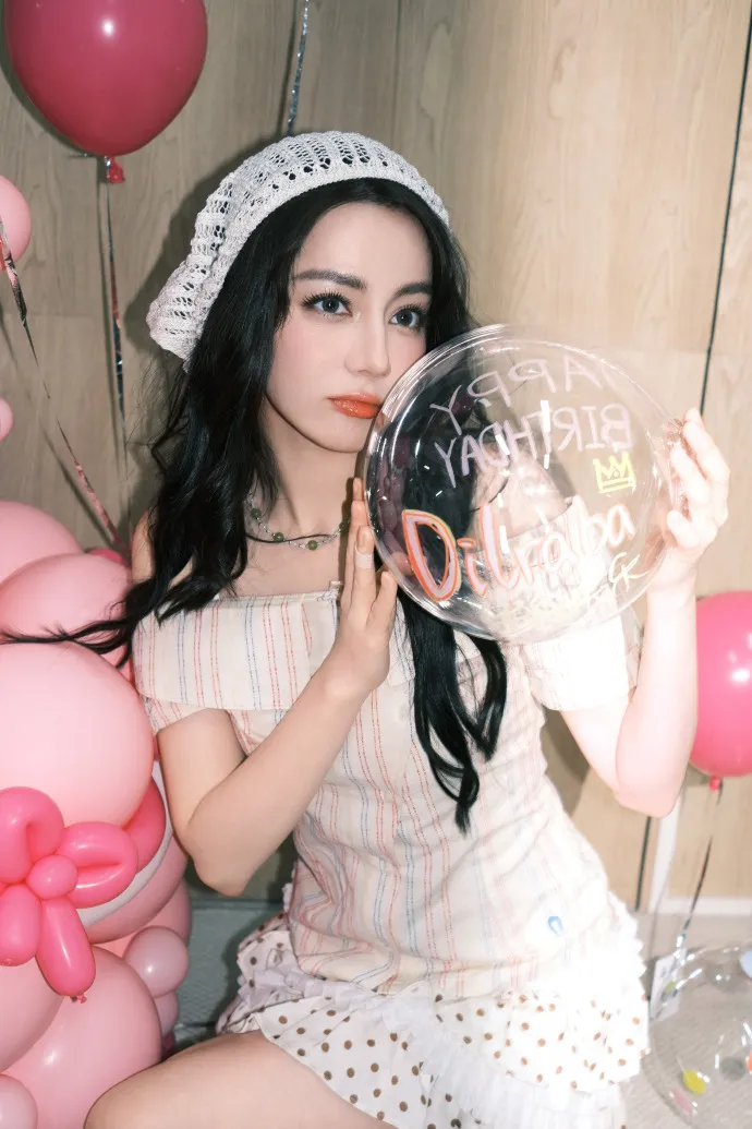 Dilraba membalas ucapan ulang tahun dari Zhou Keyu (credit:weibo)