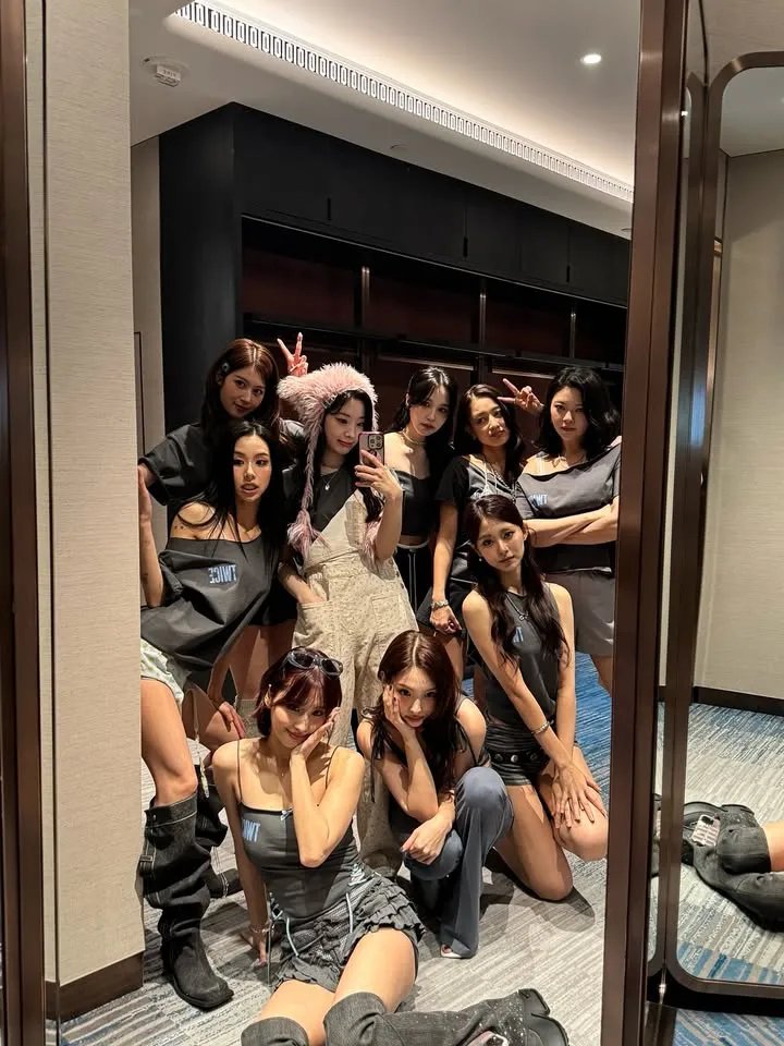 TWICE Akan Tampil di Panggung Victoria's Secret Fashion Show 2025