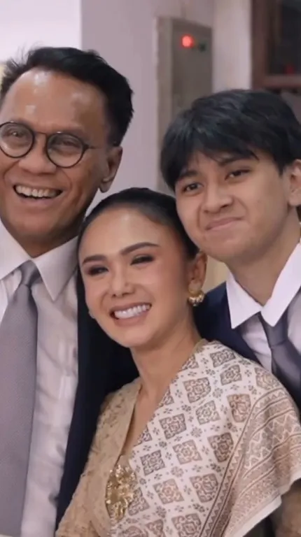 Yuni Shara Perlihatkan Kekompakan dengan Mantan Suami (Credit: Instagram/yunishara36)